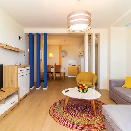 Cozy In With Kitchen Apartment *