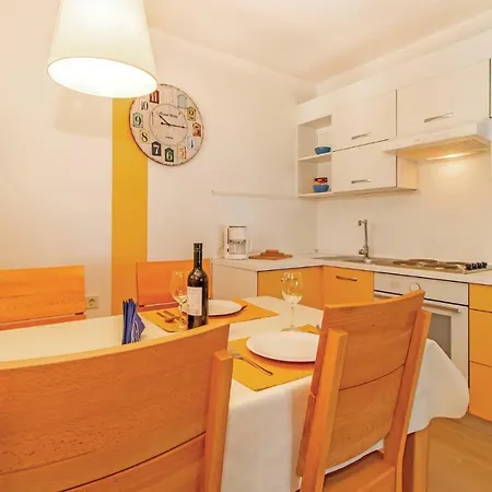 Cozy In With Kitchen Apartment