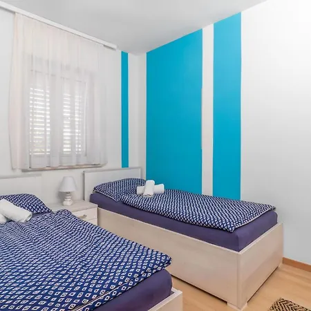 Stunning In With 4 Bedrooms, Wifi&outdoor Swimming Pool Appartement