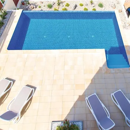 Stunning In With 4 Bedrooms, Wifi&outdoor Swimming Pool
