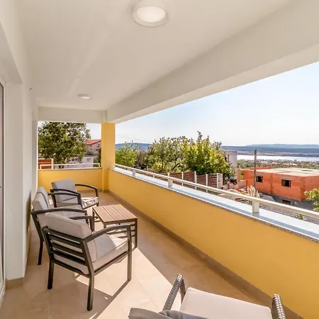 Stunning In With 4 Bedrooms, Wifi&outdoor Swimming Pool Appartement