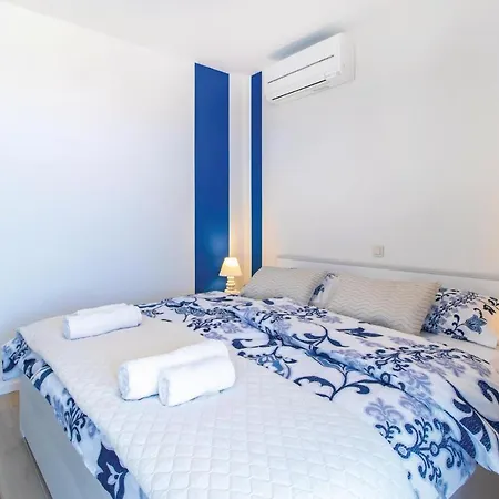 Stunning In With 4 Bedrooms, Wifi&outdoor Swimming Pool *