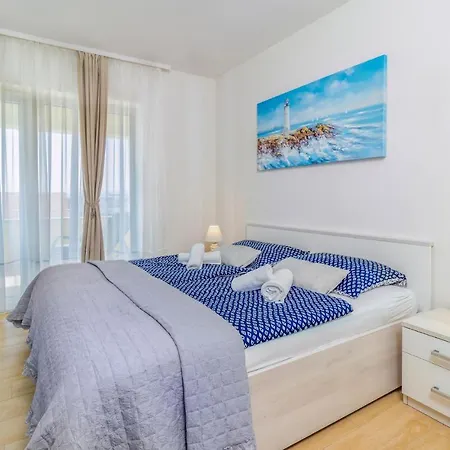Stunning In With 4 Bedrooms, Wifi&outdoor Swimming Pool